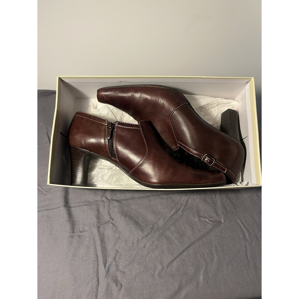 Liz Clarborne women's 9 brown leather ankle boots buckle block heel